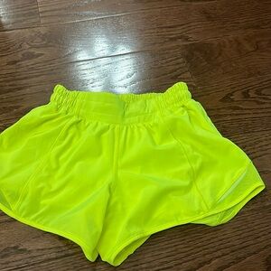 Lululemon hottie hot shorts size 2, 4 inch